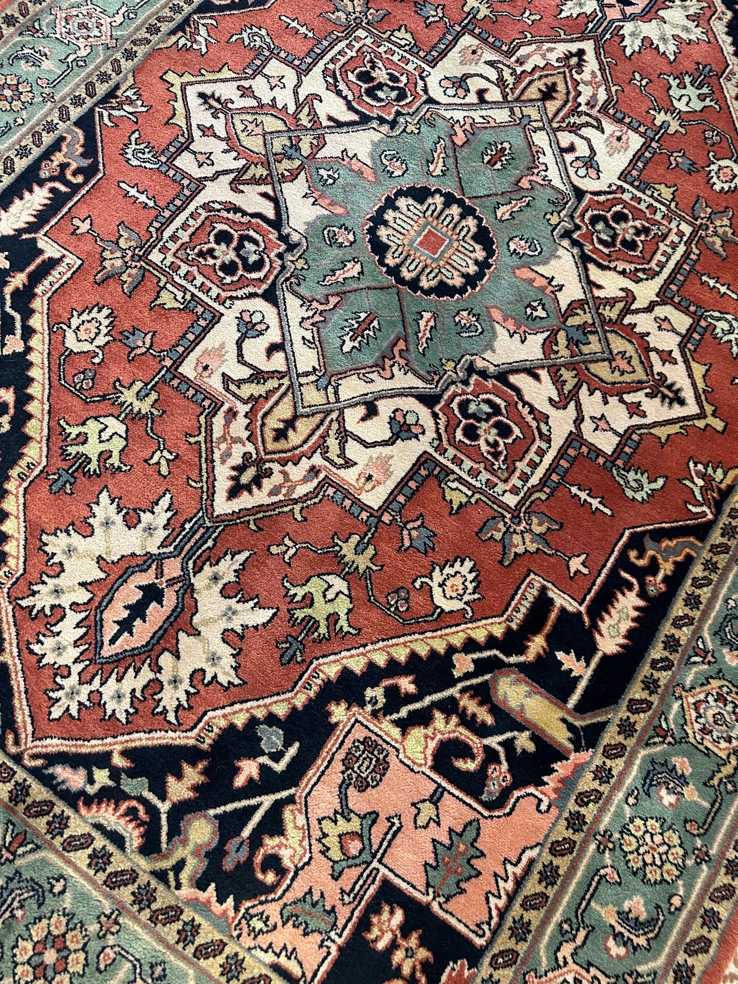 Hand Knotted Heriz Rug 6x9. ft - 7
