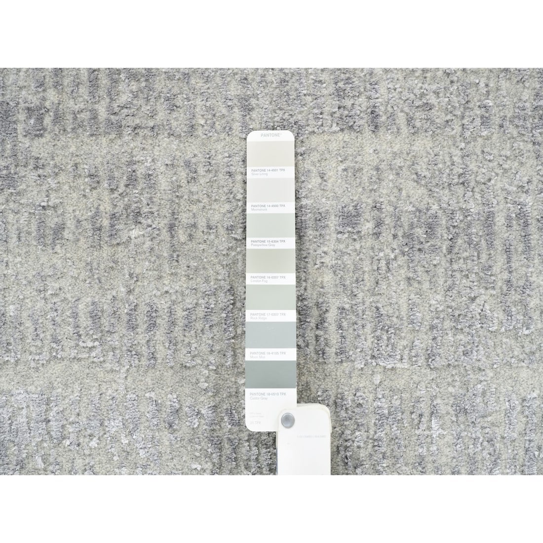 Fine Jacquard Gray Hand Loomed Modern Wool-Silk Runner Oriental Rug - 4