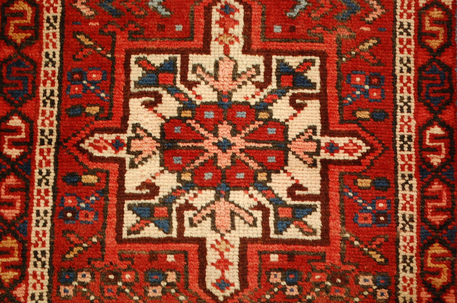 Persian HERIZ RUG 1'8" x 11' - 5