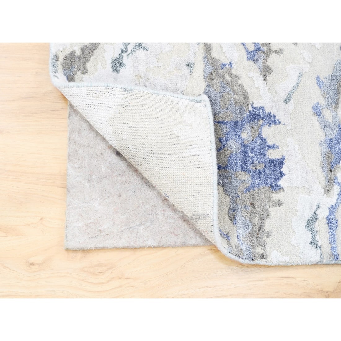 Beige With Touches Of Blue Modern Wool And Silk Hand Knotted Rug - 3
