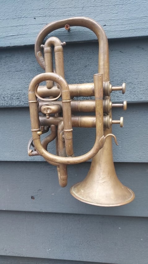 Antique Brass Coronet No Markings 12 Inches Hammered Seam: Great looking piece in good condition. Only markings on valves 1 2 3 . Measures 12" long Chain is approximately 8". Shipping: Domestic: Flat-rate of $25.00 to anywhere within the contiguous U.S.