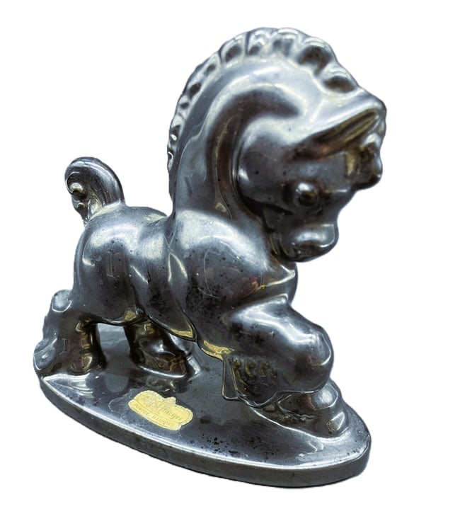 Vintage Royal Haeger Horse R402 Figurine Black Nickel Statue: Date/Period: unknown Dimension: Approx. 5.5 x 5.5 x 2.5" Material: ceramic Additional Information: Royal Haeger Horse R402 Figurine Black Nickel Statuette Shipping: Domestic: Flat-rate of $13.00 to
