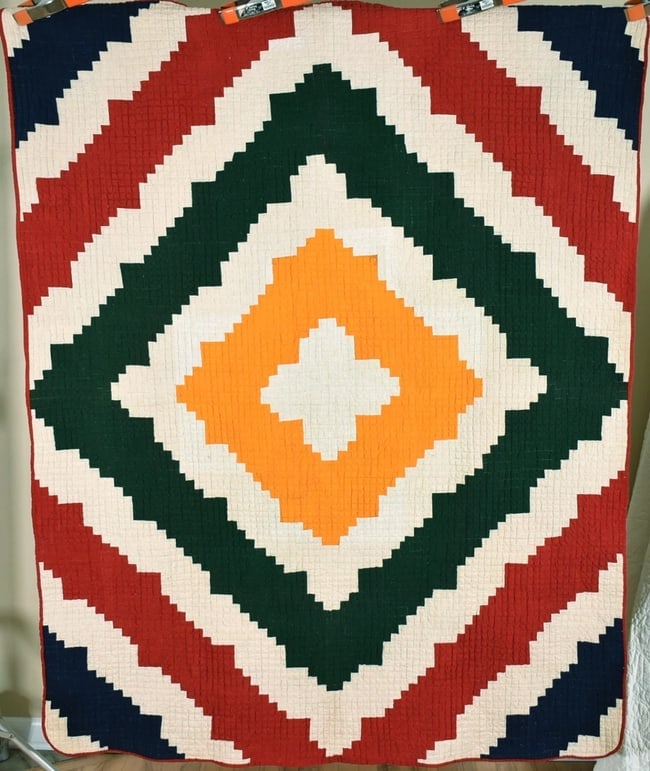 1880's Barn Raising Log Cabin Quilt (1 of 10)