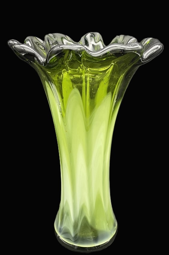 Large Green Swung Glass Art Glsss Vase 11": Date/Period: unknown Dimension: approx. 11" tall x 7" top diameter x 4" bottom diameter Material: glass Additional Information: Large Green Swung Glass Art Glsss Vase Shipping: Domestic: Flat-rate of 
