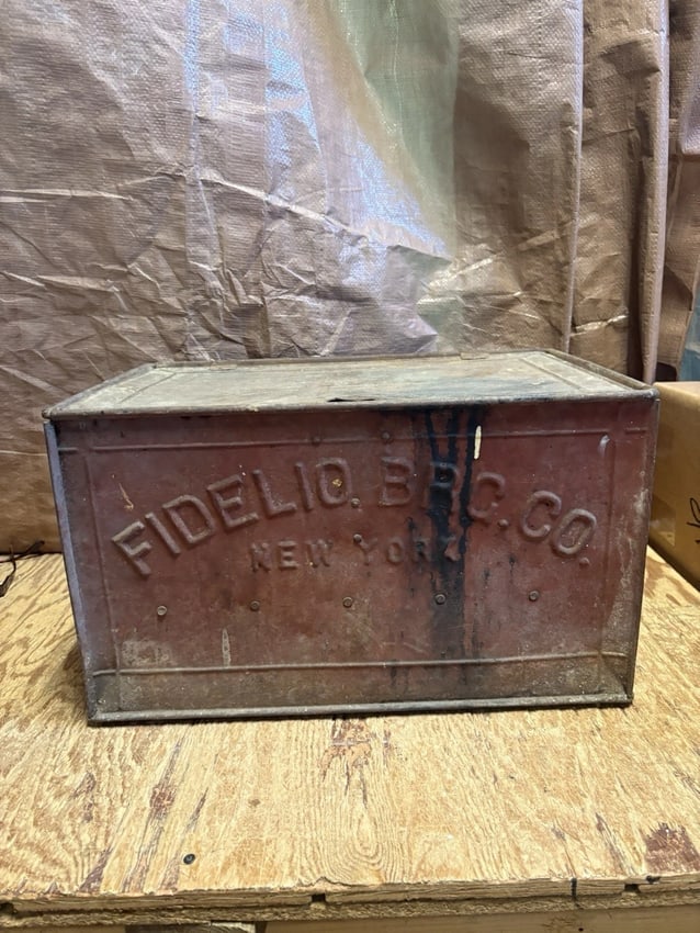 Fedelio Beer Co 1917 Metal Beer Crate Box Nyc: It measures 19 1/2" x 13 1/8" x 11 1/4" high and is dated 1917. It is in good condition with wear as shown in the photos. It is a rare example of early 1900's nyc beer memorabilia Shipping: Domestic: