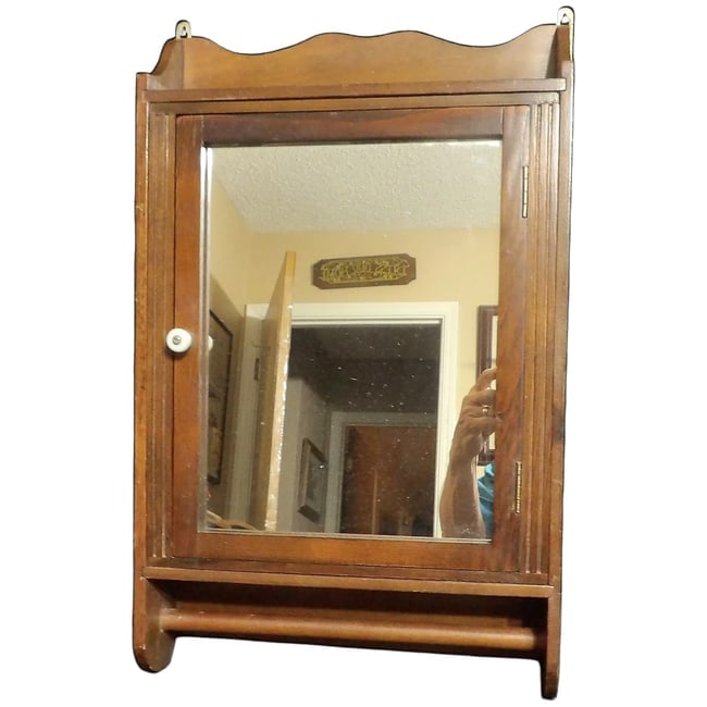 Vintage Oak Bathroom/ Medicine Cabinet with Towel Rack: This Vintage Oak Bathroom Medicine Cabinet with Towel Rack measures 22 1/2" x 13 1/2" x 3 3/4". One of the shelves has been removed to make room for taller items. Wood is in excellent condition. Mirro