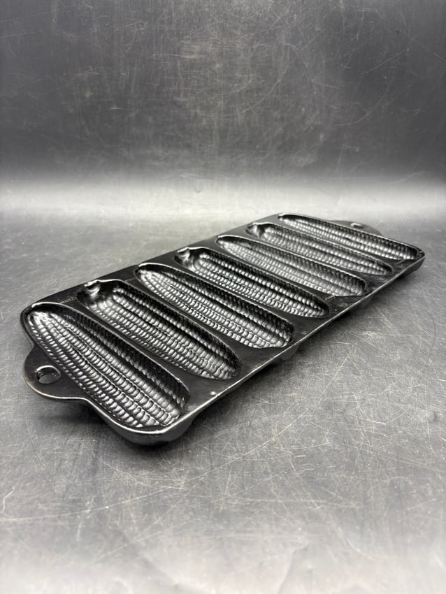 Vintage Cast Iron Corn Stick Pan 7 Ear Mold Made in USA Marked D Cornbread Pan Seasoned - 4
