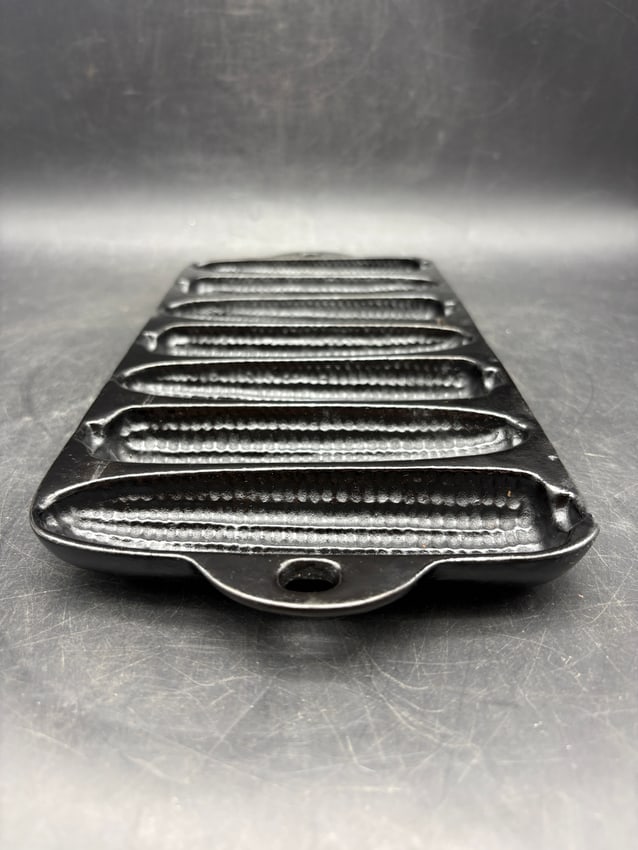 Vintage Cast Iron Corn Stick Pan 7 Ear Mold Made in USA Marked D Cornbread Pan Seasoned - 5