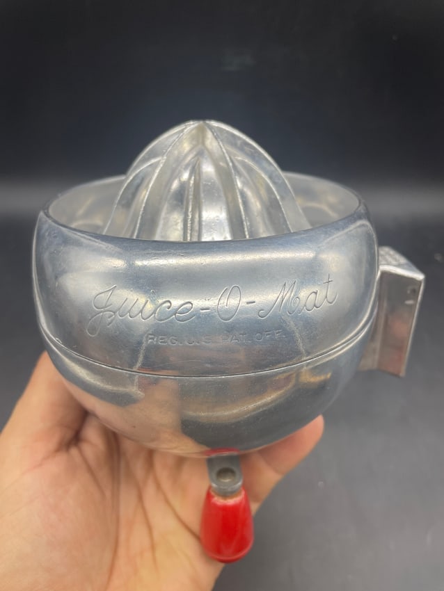 1941 RIVAL JUICE-O-MAT JUICER CAST IRON W/RED HANDLE RARE CATALOG #WJ248 - 8