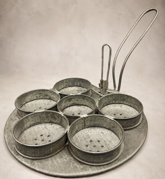 Antique Primitive Tin Six-Egg Poacher with Spring Lift Handle c.1915-1935 - 2
