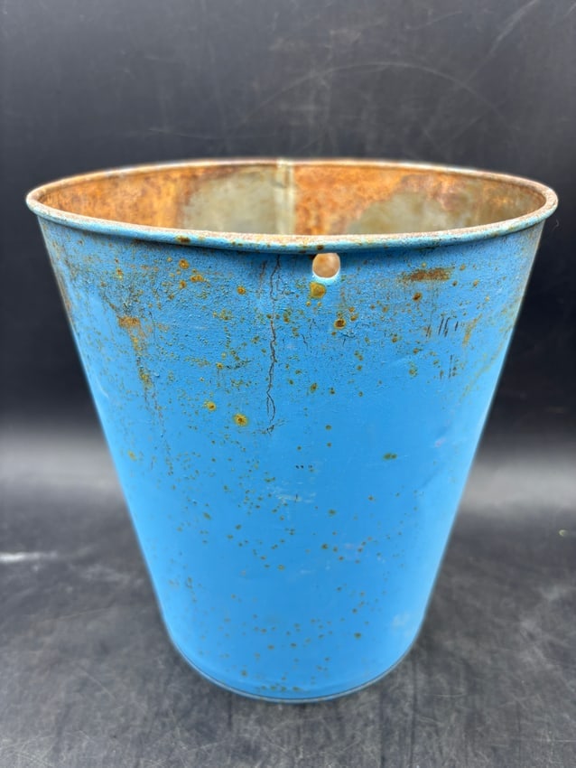 Vintage Robin's Egg Blue Metal Sap Bucket Rustic Primitive: Date/Period: unknown Dimension: Approx. 8.75" tall x 5.5" bottom diam x 8" top diameter Material: metal Additional Information: Vintage Robin's Egg Blue Metal Sap Bucket Rustic Primitive Shipping: