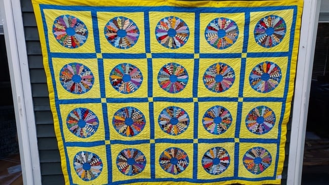 Wagon Wheel Design Quilt 1950 1970 Funky Colors Great Design - 2