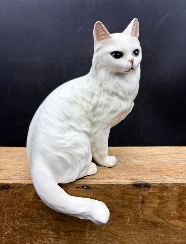 Vintage LEFTON WHITE SITTING CAT KITTEN FIGURINE CERAMIC (1 of 8)