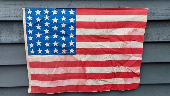 American Flag 39 Star 1889 North Dakota perfect size for framing #21 bleeding: Flag represents the state of North Dakota . Ratified Nov. 2 1889 and admitted July 4th 1890 along with 4 other states. 100% guaranteed from 1889. I have been buying and selling flags for 30 years and