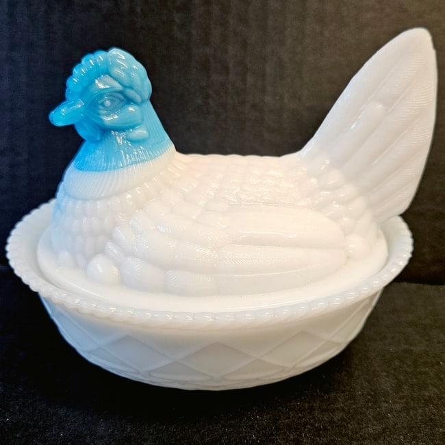 Westmoreland White with Blue Slag Turned Head Hen on Nest Circa early 20th-century: Title: Westmoreland White with Blue Slag Turned Head Hen on Nest Circa early 20th-century Description: Split tail and turned typical of Westmoreland Glass hens. Very good condition with no chips or cr