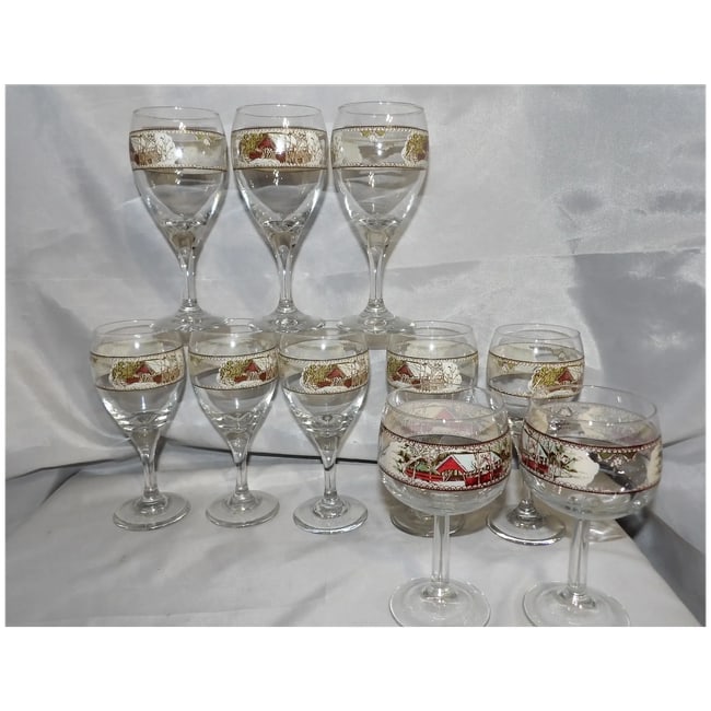 Friendly Village Glassware Goblets / Wine Glasses / Tumblers - 8