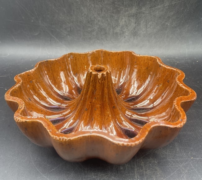 8" Vintage Turks Head Pottery Redware Mold: Date/Period: unknown Dimension: approx 8 x 2.25 Material: POTTERY Additional Information: 8" Vintage Turks Head PotteryRedware Glazed Cake Pudding Food Mold Shipping: Domestic: Flat-rate of $13.00 to