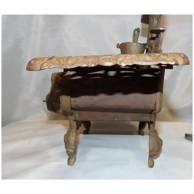 1890s Hubley Brand Eagle Toy Stove - 10
