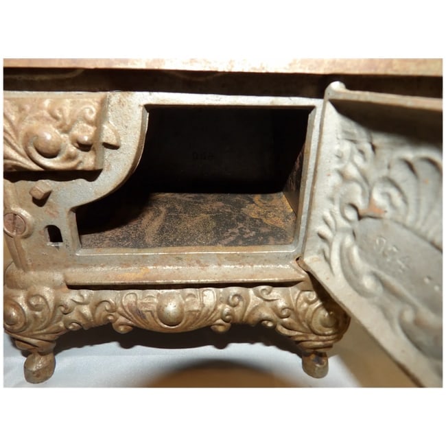 1890s Hubley Brand Eagle Toy Stove - 13