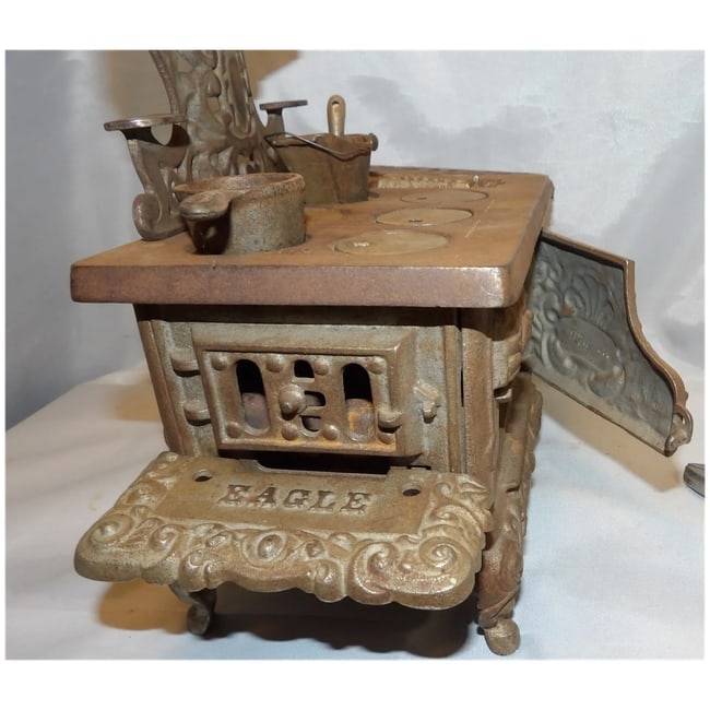 1890s Hubley Brand Eagle Toy Stove - 7