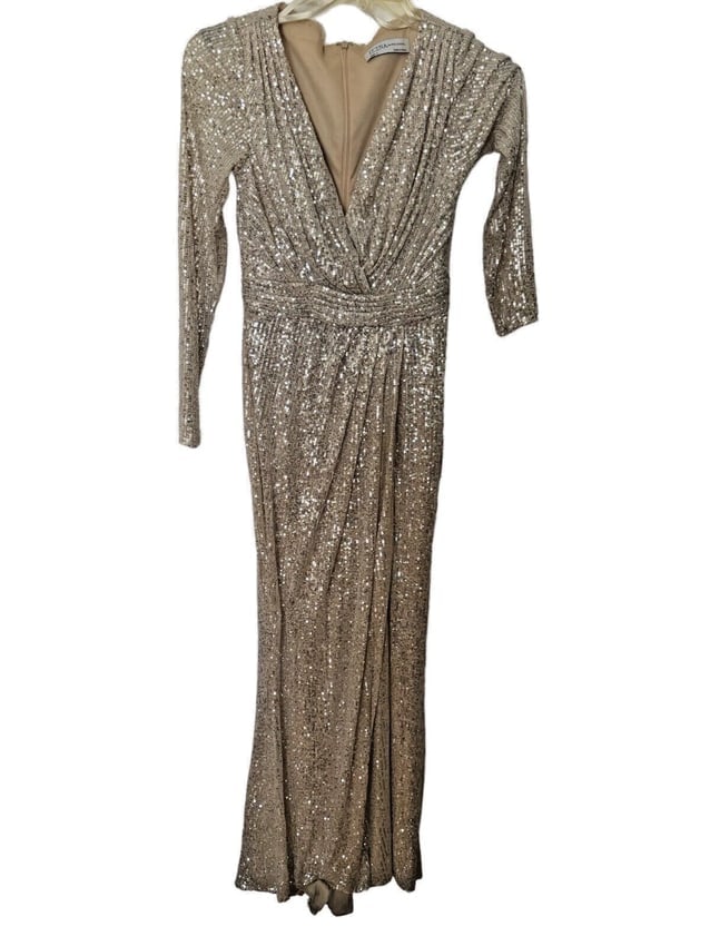 Ieena for Mac Duggal champaign Sequin V-Neck Gown Size 4: This stunning Ieena for Mac dress is perfect for any formal occasion. The V-neckline and long sleeves are accentuated by sparkling sequins, adding a touch of glamour to the silver polyester material.