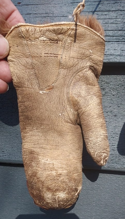 Antique Leather Inuit Mittens Fur Edge kids size - 2