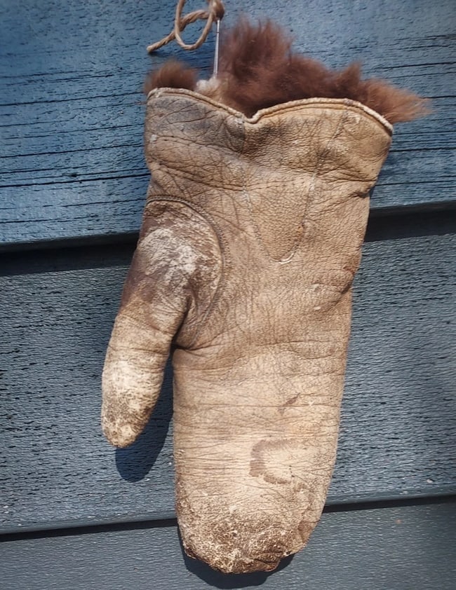 Antique Leather Inuit Mittens Fur Edge kids size - 3