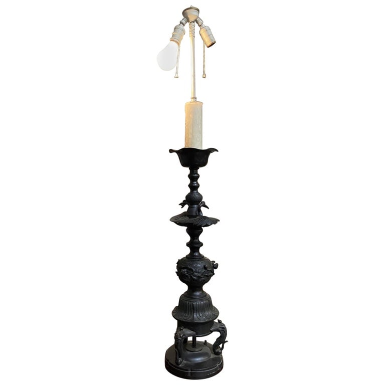 Mid-Century James Mont Style Bronze Chinese-inspired Table Lamp - 2