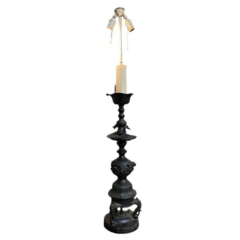 Mid-Century James Mont Style Bronze Chinese-inspired Table Lamp - 3