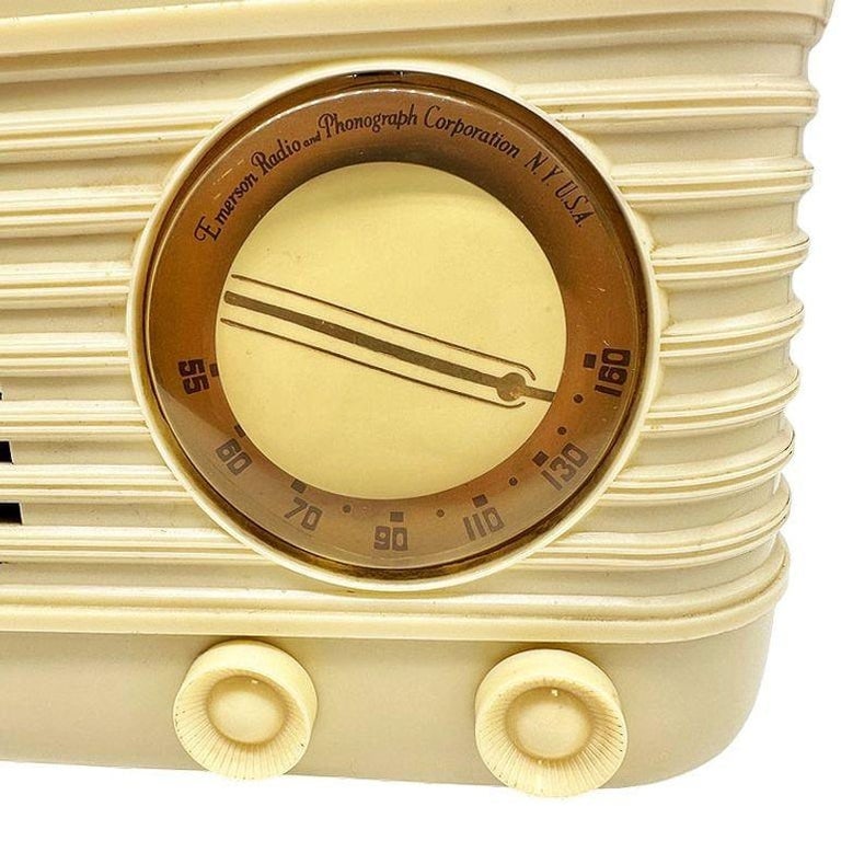 Mid-century 1949 Carrara Ivory Emerson Model 581 Plaskon Vacuum Tube AM Radio - 9