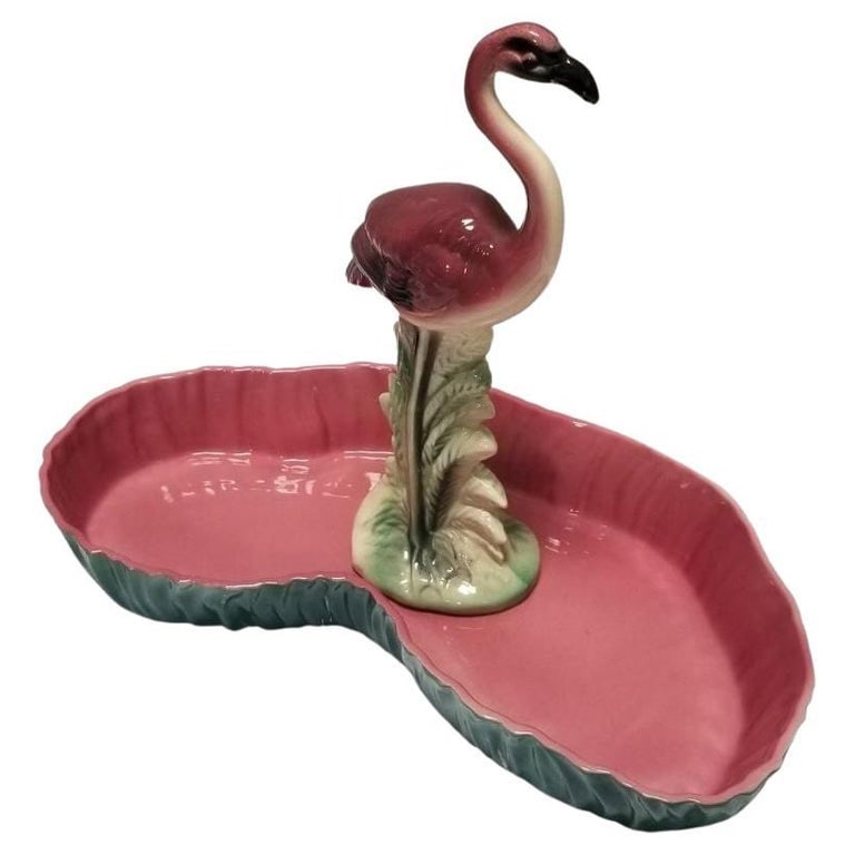 Mid Century Pink and Green Flamingo Ceramic Figurine in Flamingo Pool Tray.: Mid Century pink and green flamingo ceramic figurine in flamingo pool tray decorative bowl. Maddux of California was a ceramics company that operated in California from the 1930s to the 1970s. They pr