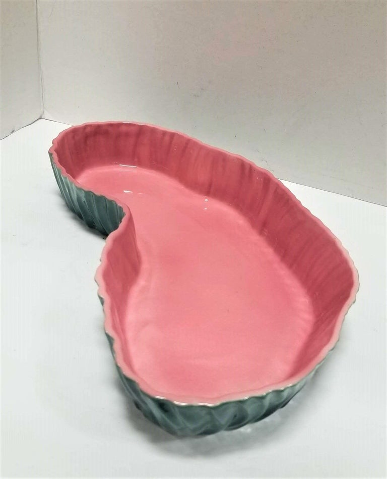 Mid Century Pink and Green Flamingo Ceramic Figurine in Flamingo Pool Tray. - 4