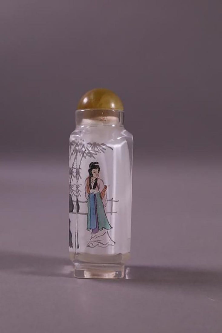 Set of Three Eglomise Reverse Painted Snuff Bottles with Female Portraits - 4