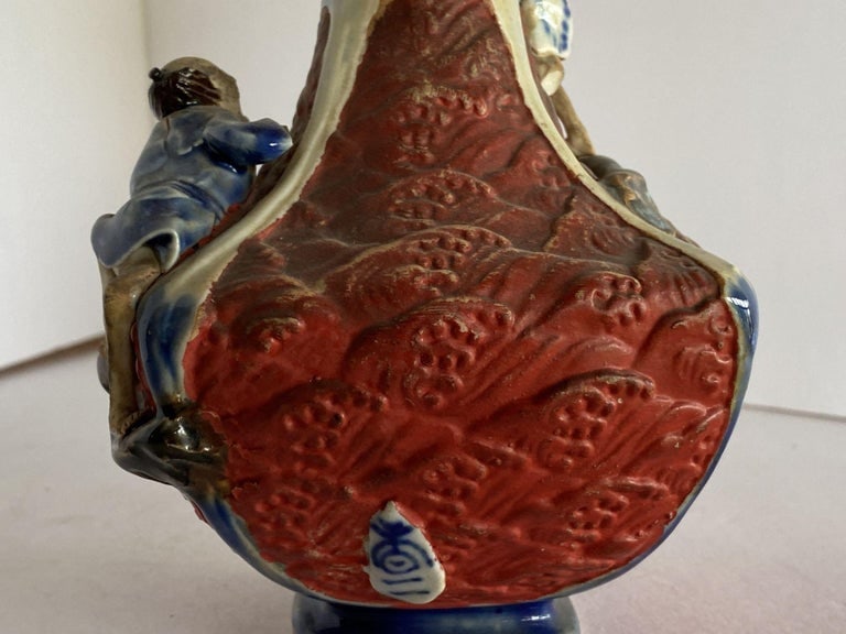 Japanese Sumida Ware Vase with Two Men on Rocky Ledge by Inoue Ryosai II - 12