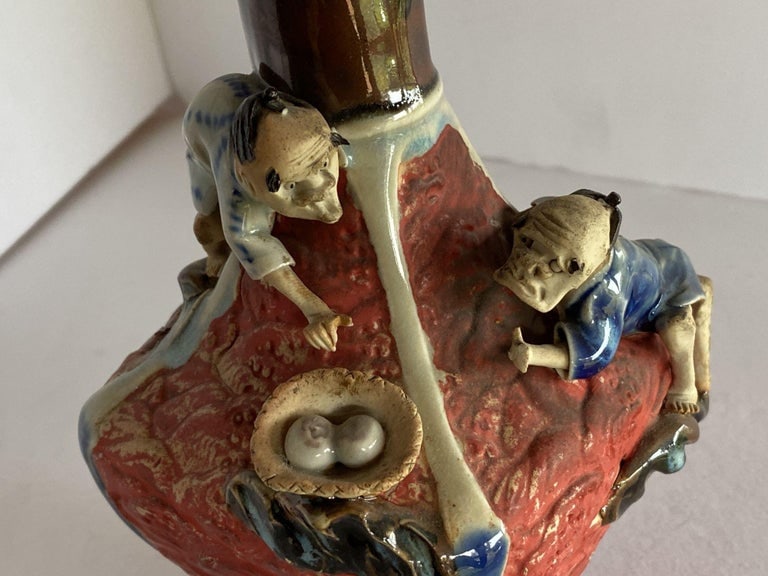 Japanese Sumida Ware Vase with Two Men on Rocky Ledge by Inoue Ryosai II - 15