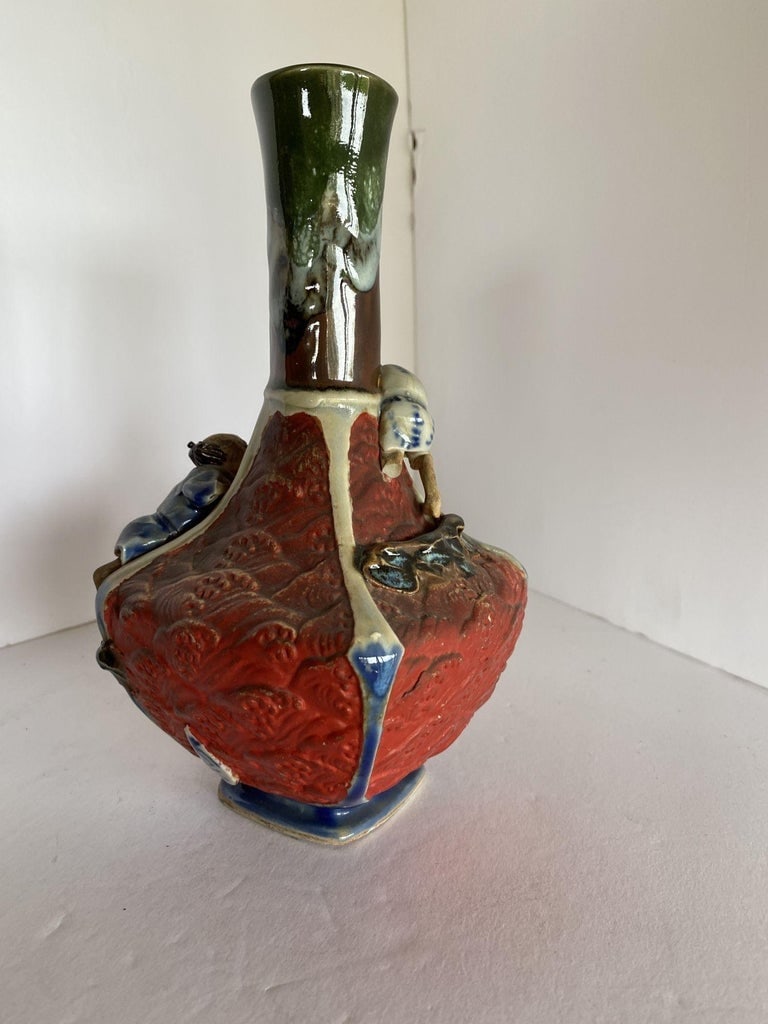 Japanese Sumida Ware Vase with Two Men on Rocky Ledge by Inoue Ryosai II - 4