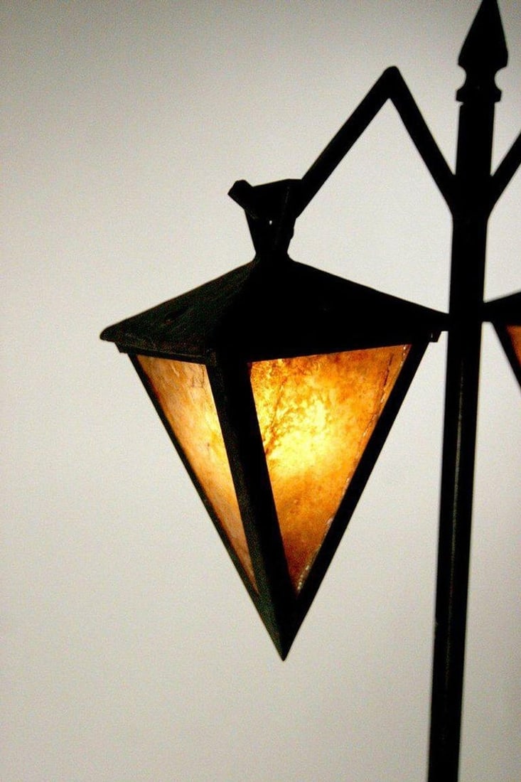 Early 20th Century Iron Floor Lamp Fashioned After Chase McArthur - 3