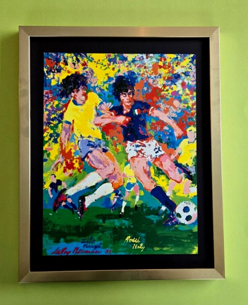 LEROY NEIMAN + SOCCER ITALY VS BRASIL 1982 + 1980'S PLATE SIGNED PRINT FRAMED: We have for Sale this LEROY NEIMAN AWESOME VINTAGE 1980'S PRINT SIGNED ON THE PLATE NEW FRAME COVERS AN AREA OF 15 X 12 in MOUNTED AND FRAMED EXCELLENT CONDITIONS WILL BE CAREFULLY SHIPPED WITH
