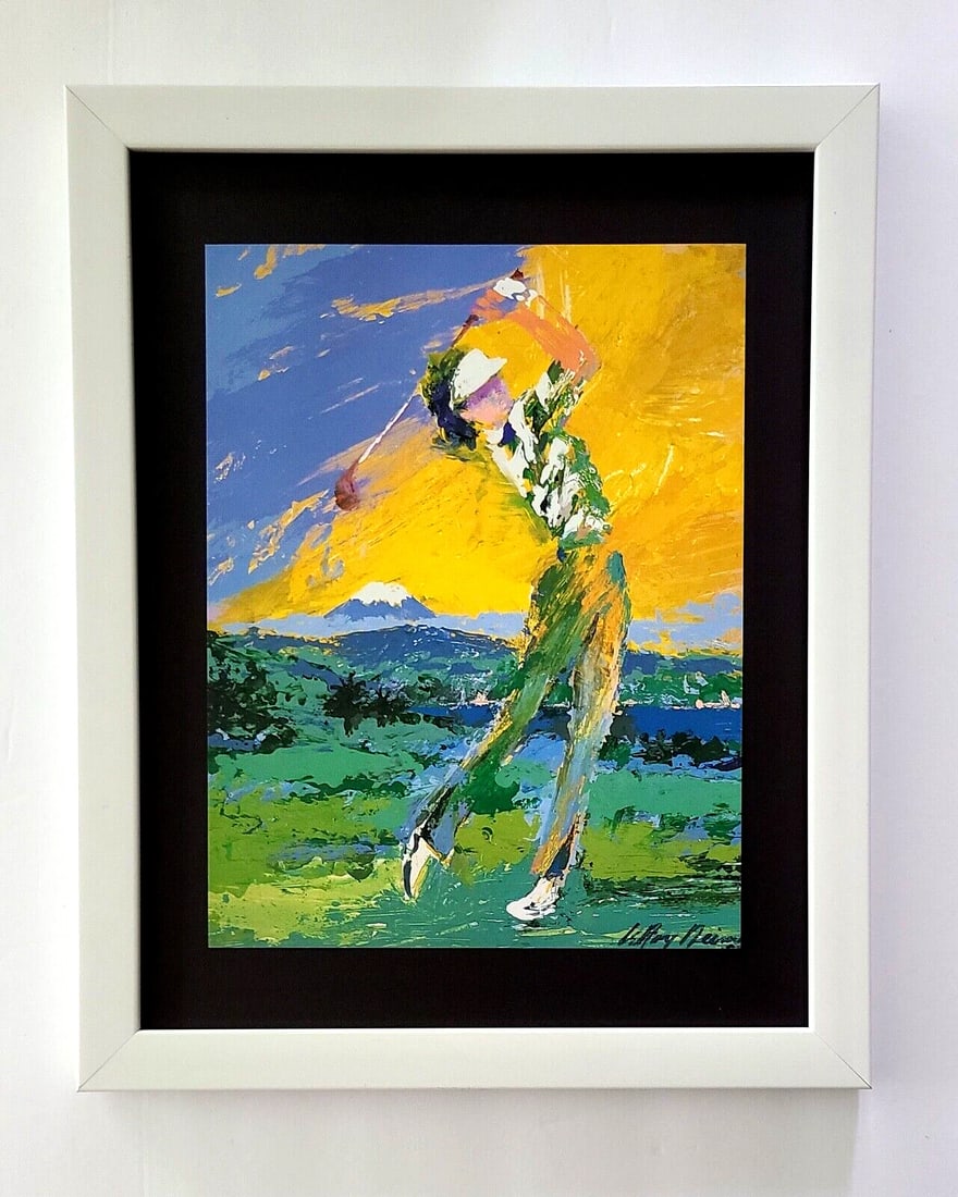 LEROY NEIMAN + COURSE IN FUJI JAPAN + CIRCA 1990'S + SIGNED GOLF PRINT+ FRAMED: We have for Sale this LEROY NEIMAN AWESOME 1990'S PRINT ON PAPER " COURSE IN FUJI JAPAN " SIGNED ON THE PLATE SIZE OF THE PRINT: 10 X 8 in NEW WHITE FRAME FRAME COVERS AN AREA OF 15 X 12 in MOUNTED
