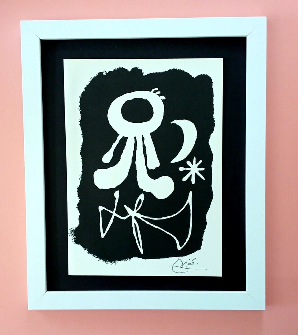 JOAN MIRO + BEAUTIFUL 1962 SIGNED PRINT + VINTAGE + FRAMED: This is a Beautiful and Scarce Vintage 1962 Print JOAN MIRO FACSIMILE SIGNED IN INK Artwork size roughly 10 x 8 in. Hand Tipped and Mounted in a black acid free black board and framed. Covering 12x15i