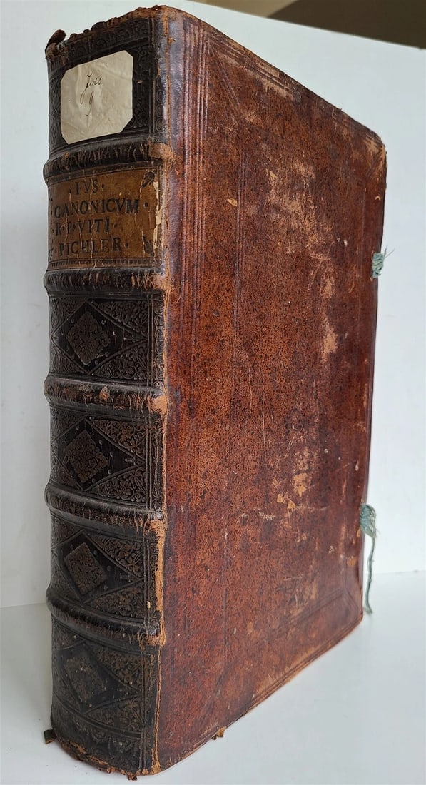 1723 CANON LAW Summa Jurisprudentiae Sacrae Universae antique FOLIO V. Pichler: Summa Jurisprudentiae Sacrae Universae, Seu Jus Canonicum, Secundum quinque Decretalium Gregorii Papae IX. Titulos explicatum, Exhibens succincta, clara, & nervosa... Augsburg, Schlüter &