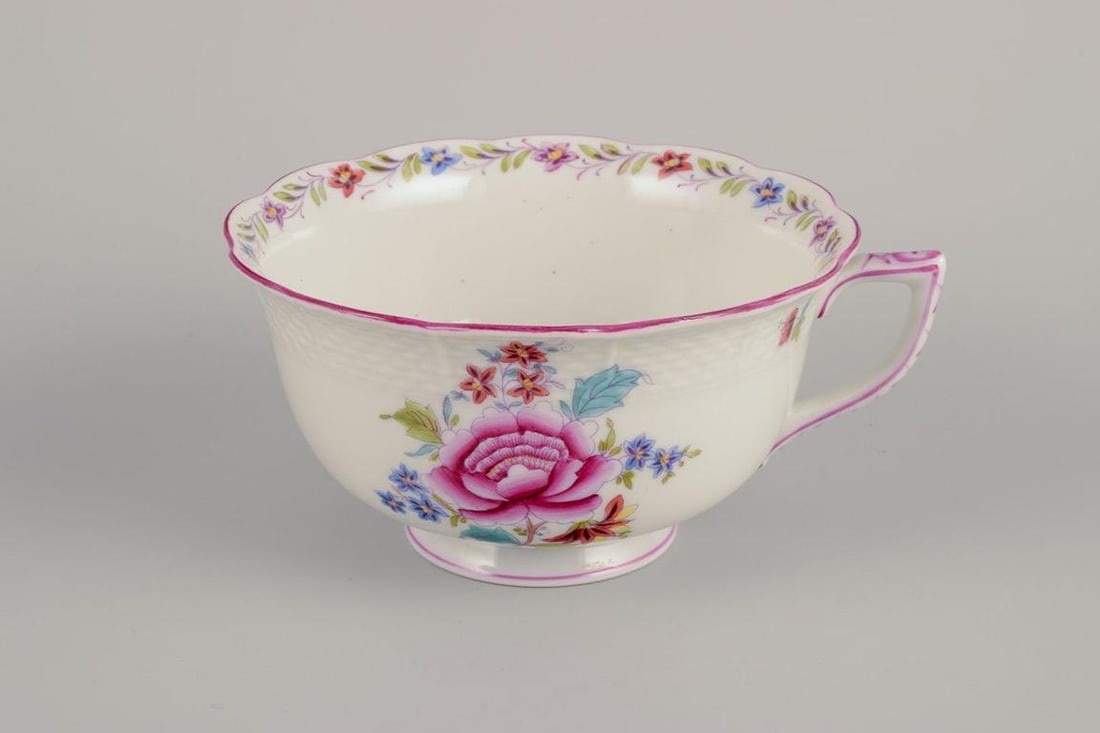 Herend, three pairs of large porcelain teacups with saucers. Dated 1944 - 3