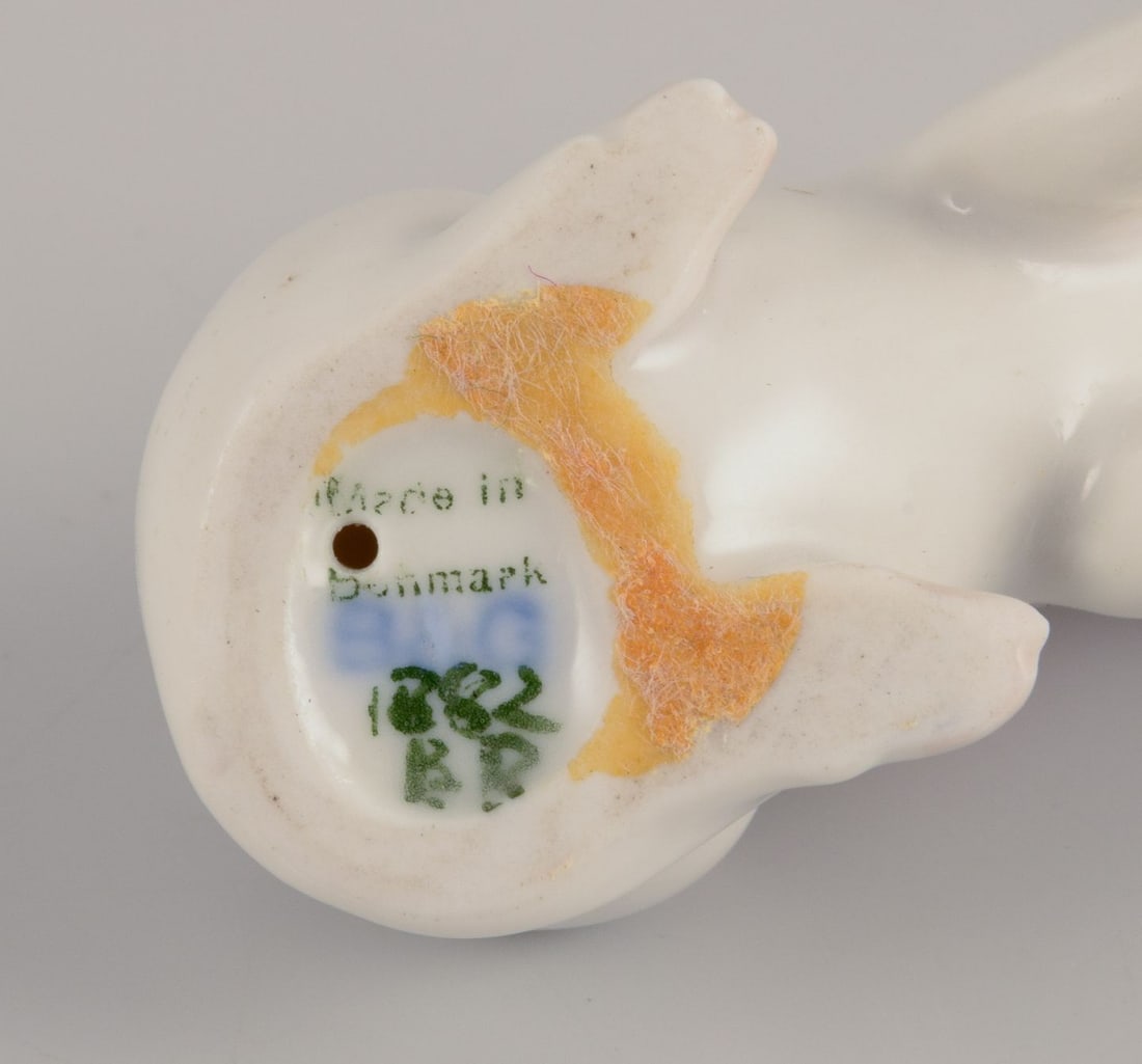 Bing & Grondahll, rare porcelain figurine of a piglet. Approx. 1930. - 6