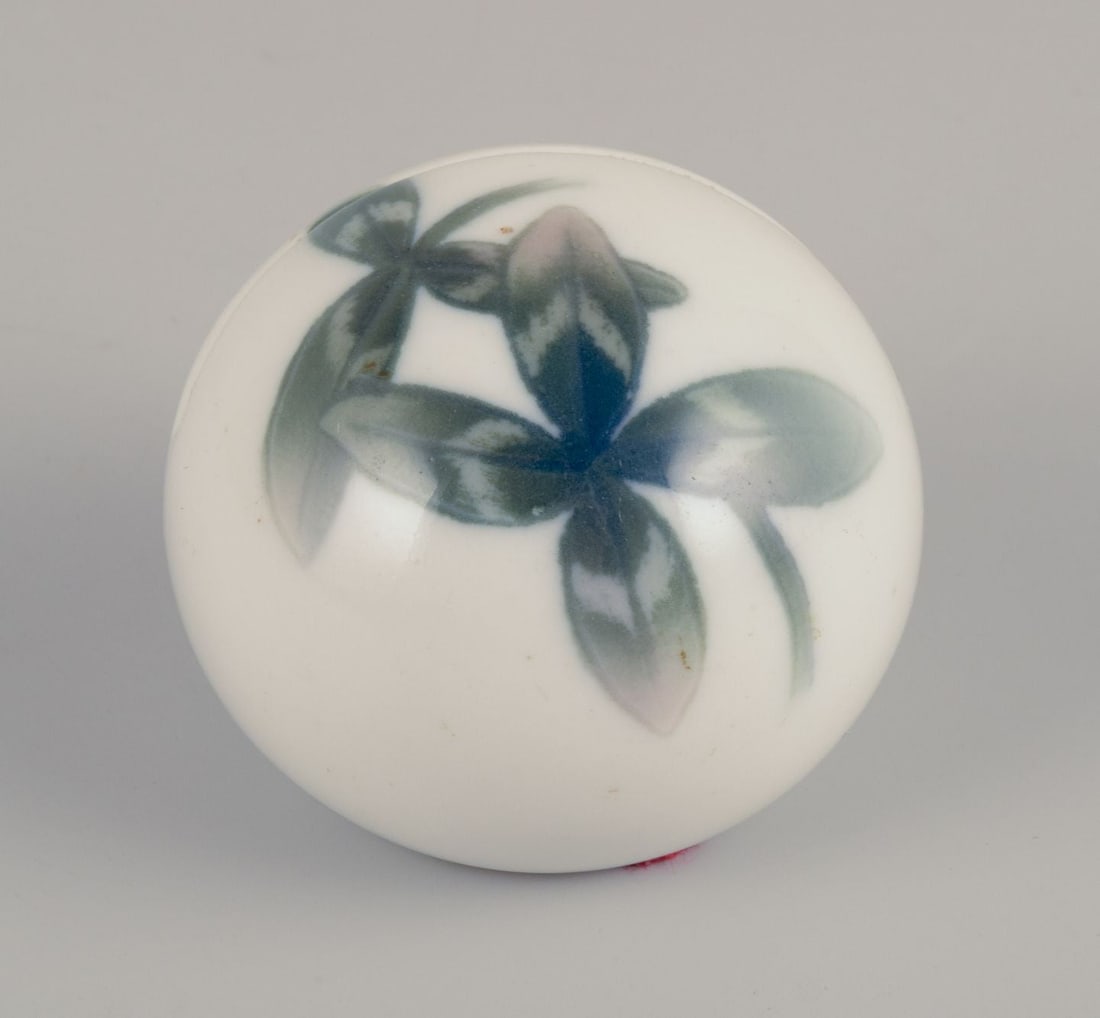 Bing & Grondahll. Art Nouveau porcelain place card holder. - 5