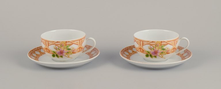 Christian Dior, Paris. Two pairs of coffee cups and saucers. Floral motif. Late 20th C.: Christian Dior, Paris. Two pairs of coffee cups and saucers. Floral motif. Late 20th century. Marked. Perfect condition. Cup: Diameter 9.0 cm without handle x Height 5.0 cm. Saucer: Diameter 14.7 cm. 