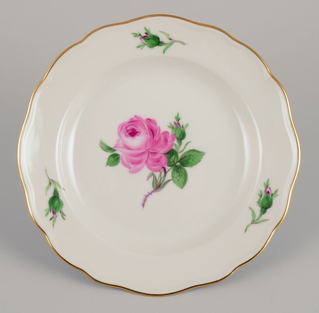 Meissen, Germany. Five "Pink Rose" plates in porcelain. Ca. 1920/30s. - 2