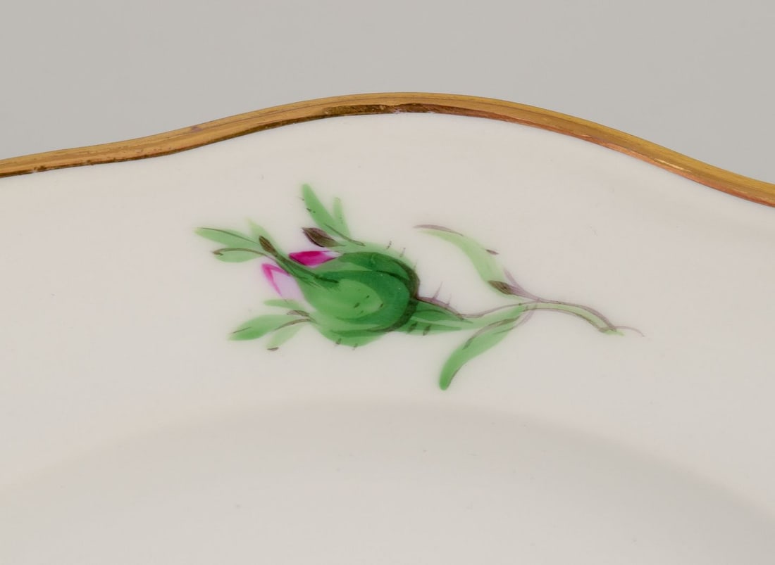 Meissen, Germany. Five "Pink Rose" plates in porcelain. Ca. 1920/30s. - 4