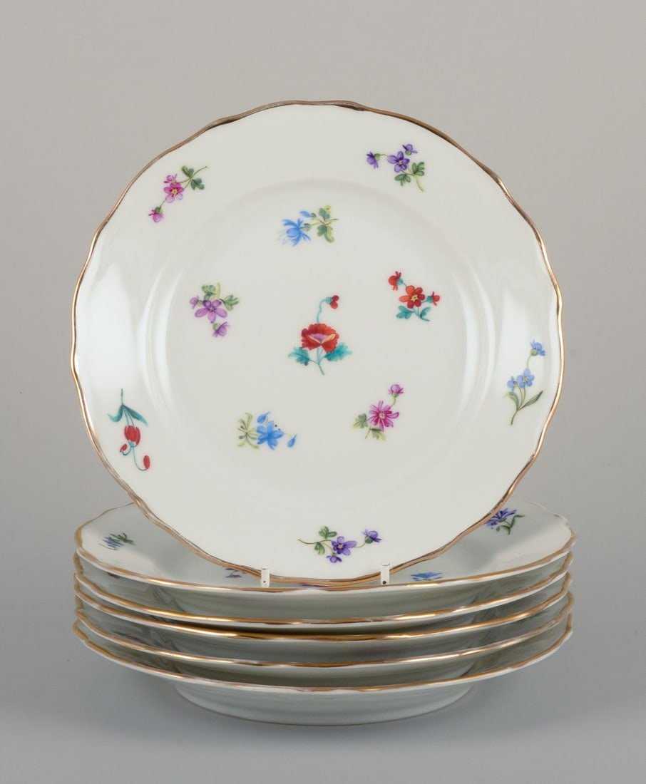 Silesia, Germany. Six small porcelain lunch plates. Approx. 1930: Silesia, Germany. Six small porcelain lunch plates. Hand-painted with floral motifs in polychrome colors, gold rim. Approximately 1930. Marked "Silesia". In excellent condition, with minor wear on