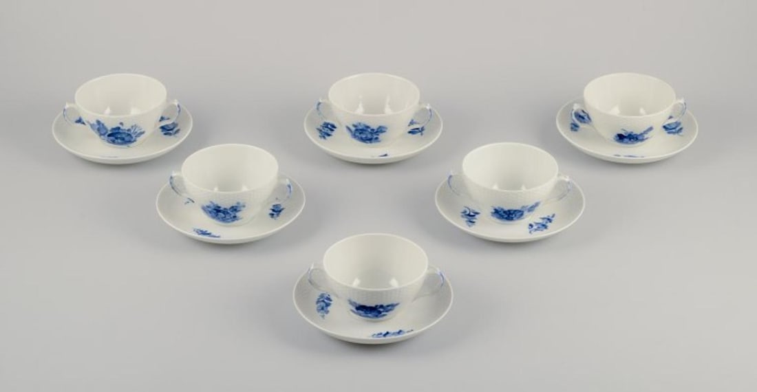 Royal Copenhagen Blue Flower Braided. Set of six pairs of bouillon cups and saucers in porcelain.: Royal Copenhagen Blue Flower Braided. A set of six pairs of bouillon cups. Hand-painted with blue floral motifs. 1970s. Marked. First factory quality. Perfect condition. Cup: D 10.5 cm without handles