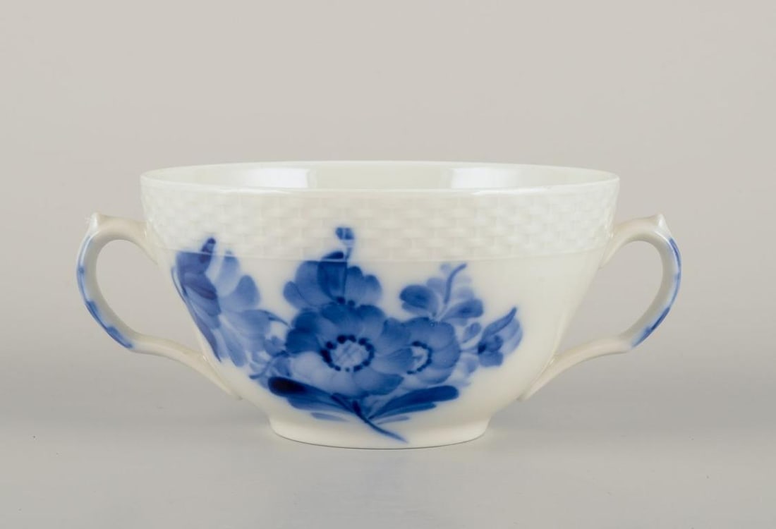 Royal Copenhagen Blue Flower Braided. Set of six pairs of bouillon cups and saucers in porcelain. - 4